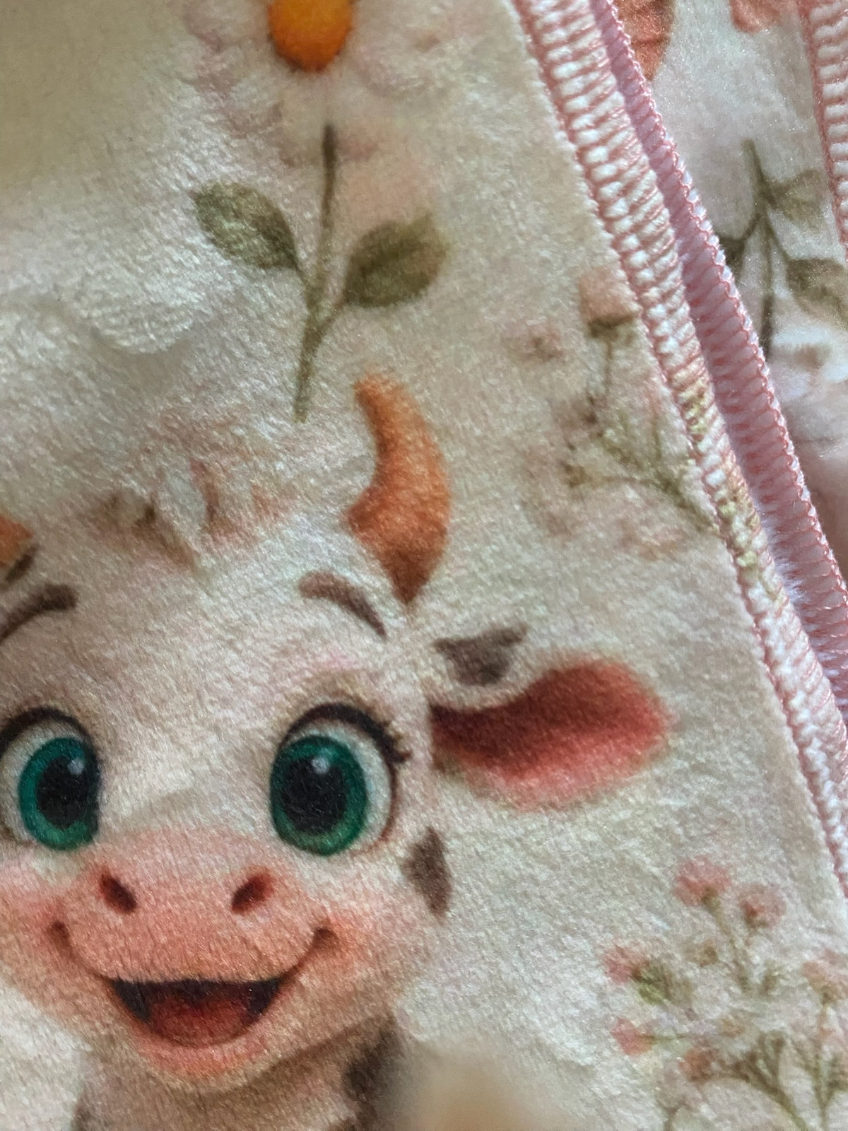 Couverture Squish enfant – Petites vaches coquettes - rose