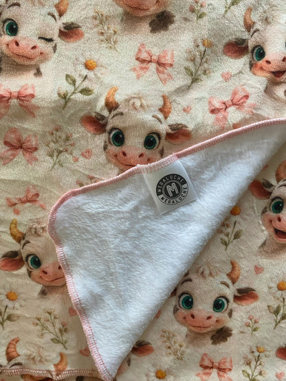 Couverture Squish enfant – Petites vaches coquettes - rose