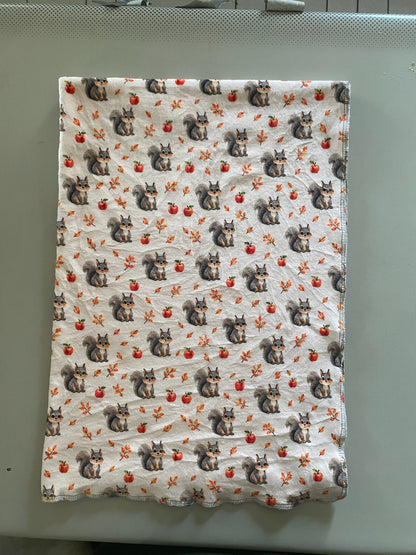 Couverture Squish enfant – Écureuils espièges