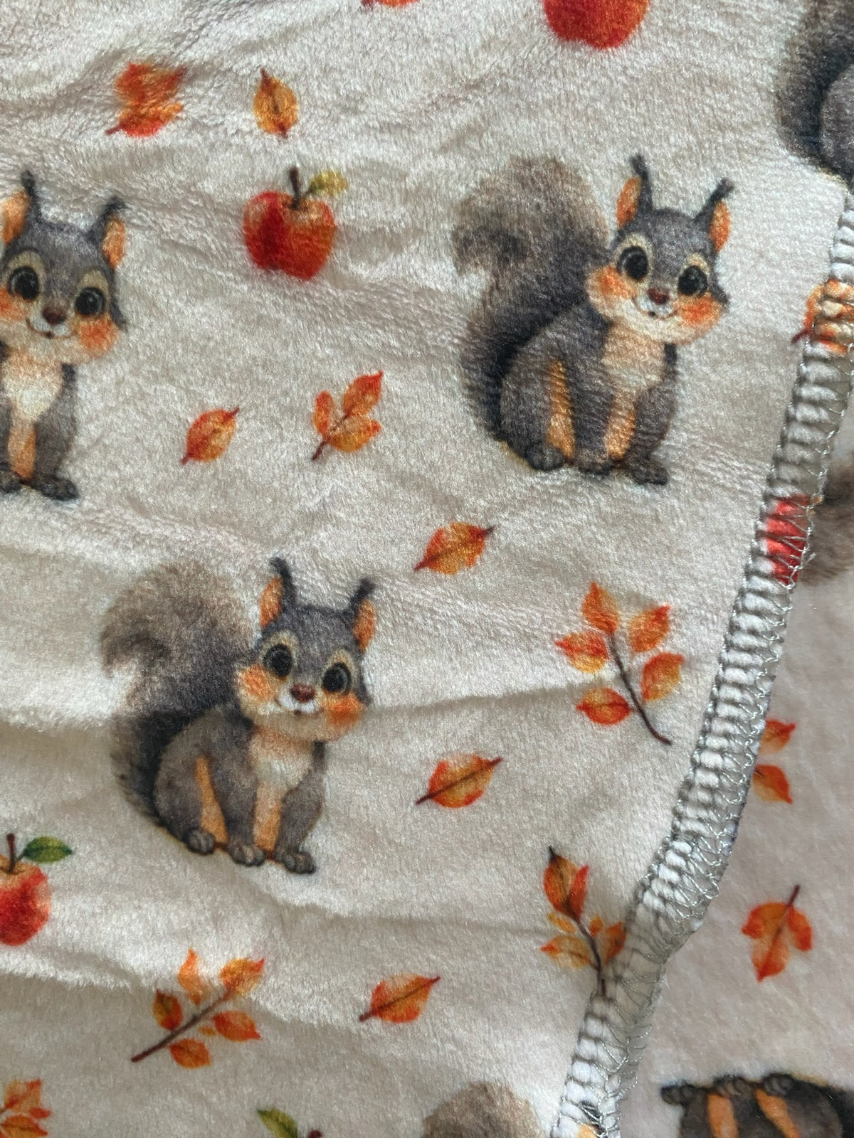 Couverture Squish enfant – Écureuils espièges