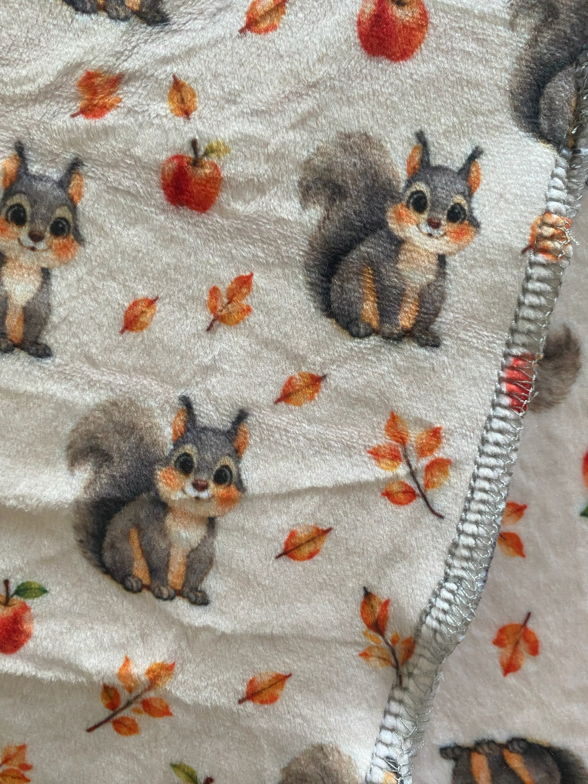 Couverture Squish enfant – Écureuils espièges